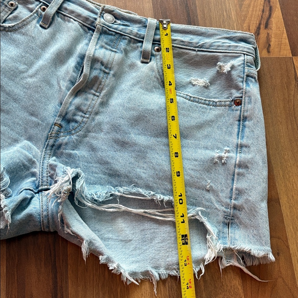 Levi's 501 Woman’s Size W29 Light Blue Distressed Jean Shorts - Picture 13 of 15